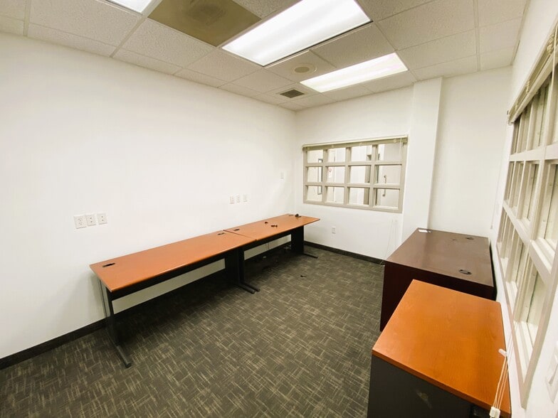 More Photos Of 401 Manatee Ave E, Bradenton Medical For Sale