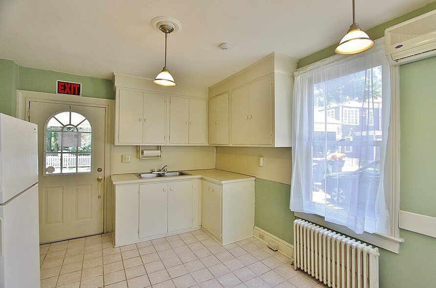 More Photos Of 231 Clinton Ave, Kingston Loft Creative Space For Sale