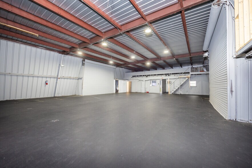 More Photos Of 2832 S Main Blvd, Lake City Auto Repair For Sale