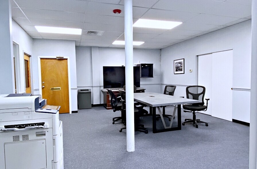 More Photos Of 1 Mountain Rd, Burlington Office For Lease