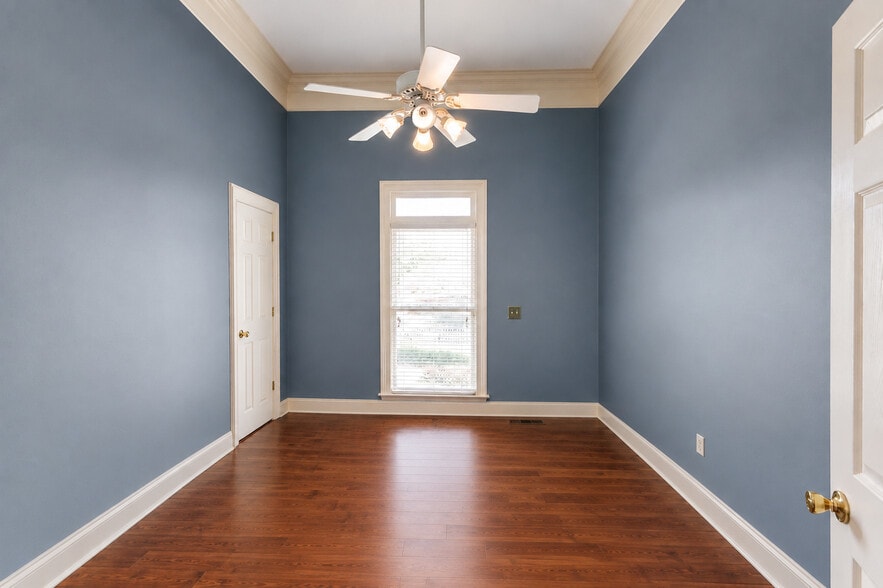 More Photos Of 152 E Shadburn Ave, Buford Office For Sale