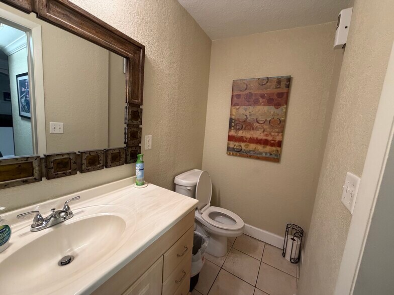 More Photos Of 1302 W Busch Blvd, Tampa Office For Sale