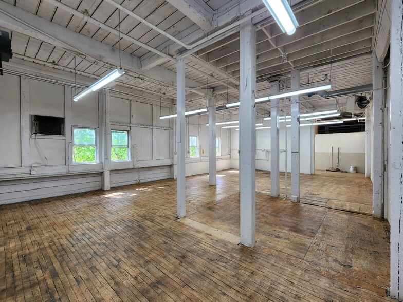 More Photos Of 100 Business St, Hyde Park Unknown For Lease