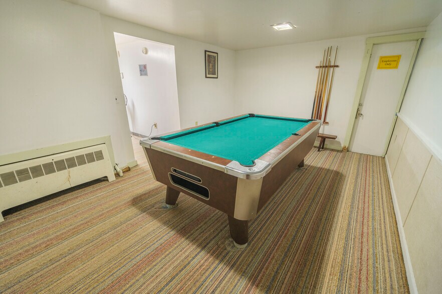 More Photos Of 6 Abroad Rd, West Dover Hotel For Sale