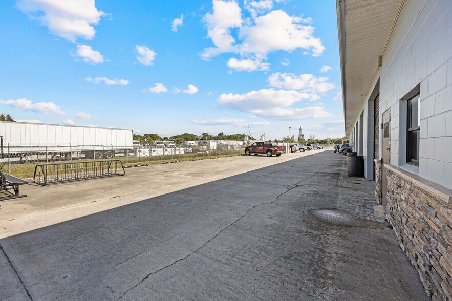 More Photos Of 1901 Danr Dr NE, Palm Bay Warehouse For Lease
