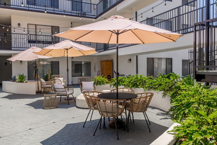 More Photos Of 1318 N Mansfield Ave, Los Angeles Apartments For Sale