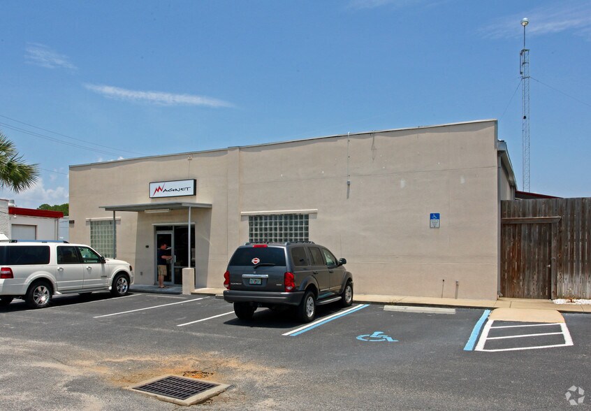 More Photos Of 125 Ferry Rd SE, Fort Walton Beach General Retail For Lease