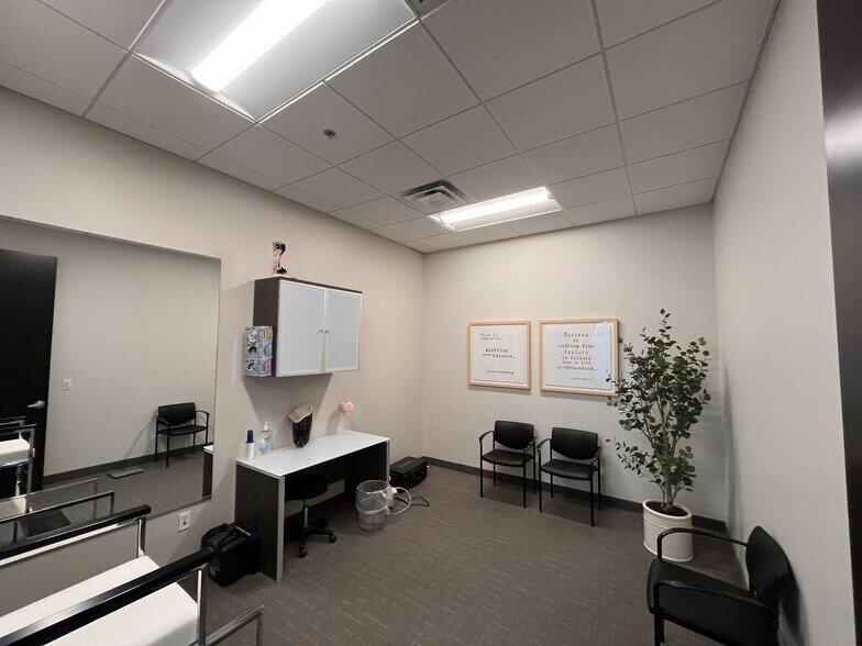 More Photos Of 2425 S Stearman Dr, Chandler Office For Lease