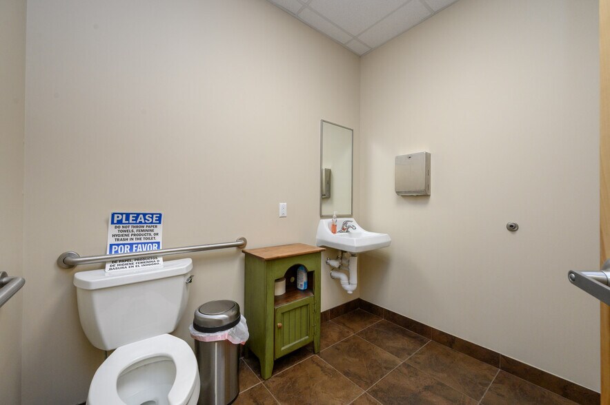 More Photos Of 612 Mount Pleasant Ave, West Orange Veterinarian Kennel For Sale