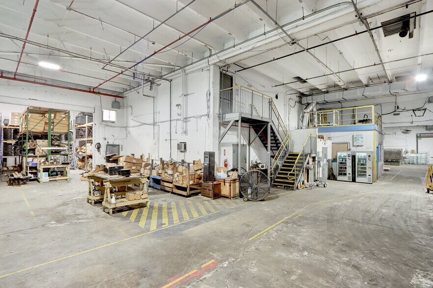 More Photos Of 12900 NW 38th Ave, Opa Locka Warehouse For Lease