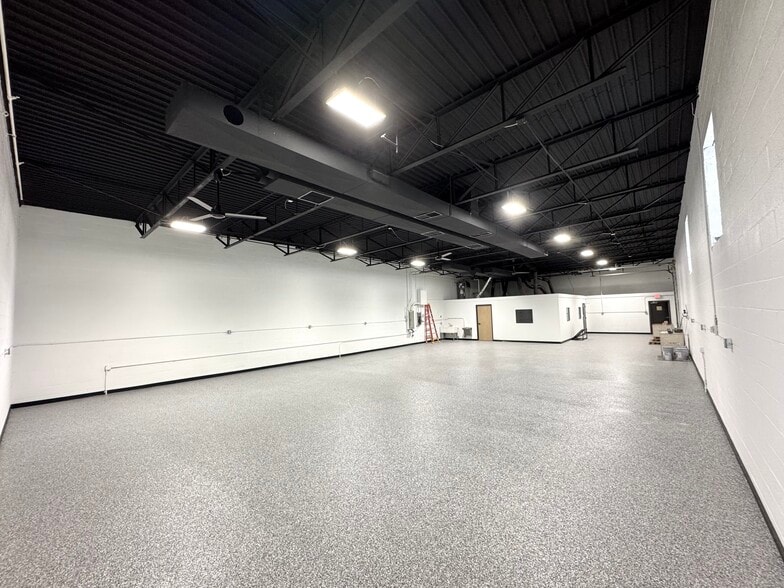 More Photos Of 629-631 Minnesota Dr, Troy Warehouse For Sale