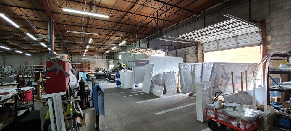 More Photos Of 2819 Blystone Ln, Dallas Distribution For Lease