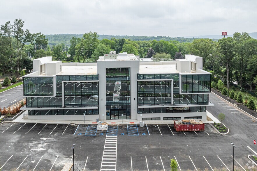 More Photos Of 10 Executive Blvd, Suffern Medical For Lease