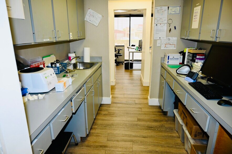 More Photos Of 8000-8004 N Armenia Ave, Tampa Medical For Lease