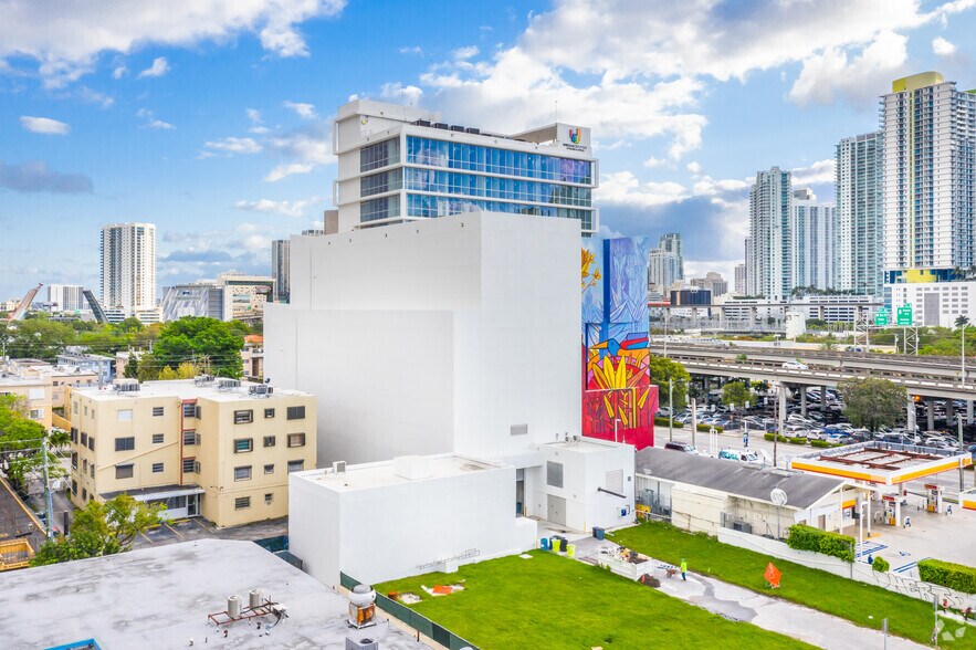 More Photos Of 420 SW 7th St, Miami Office For Lease