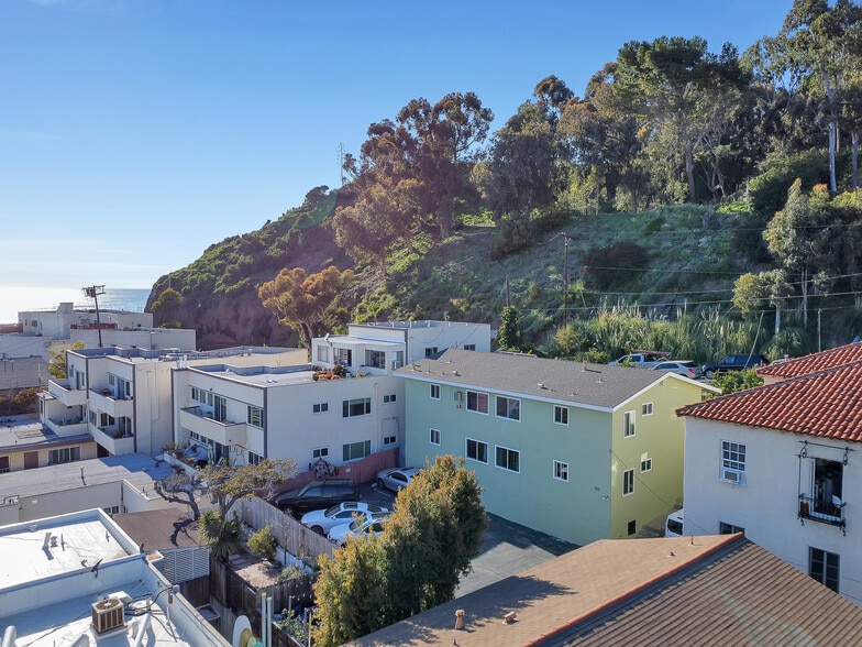 More Photos Of 153-157 W Channel Rd, Santa Monica Apartments For Sale