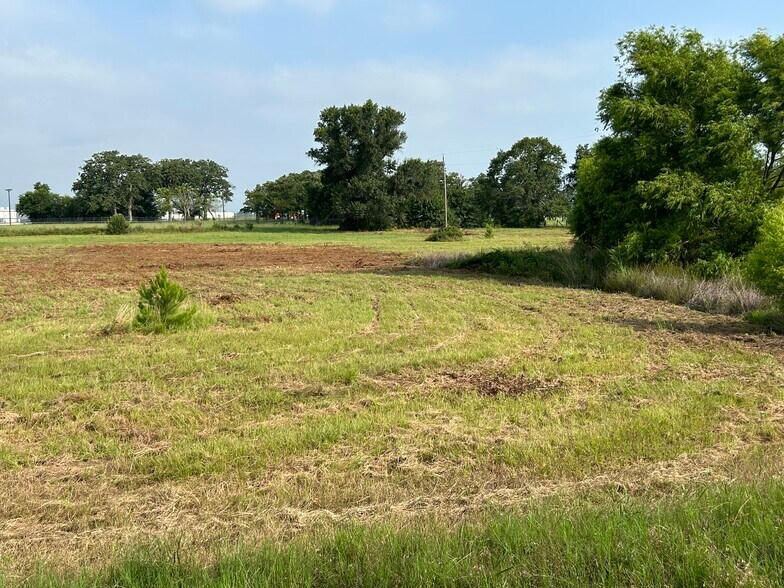 More Photos Of South US Hwy 79/84, Palestine Land For Sale
