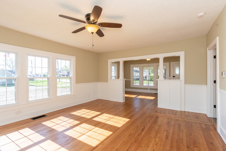 More Photos Of 422 E Main St, Brownsburg Office For Sale