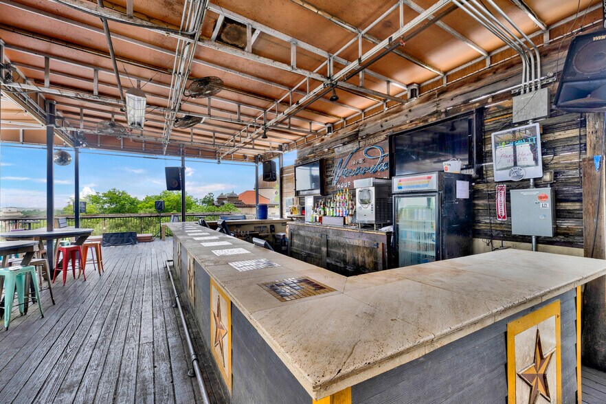 More Photos Of 139 E Hopkins St, San Marcos Bar For Sale