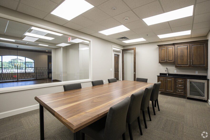 More Photos Of 401 S Coltrane Rd, Edmond Medical For Lease