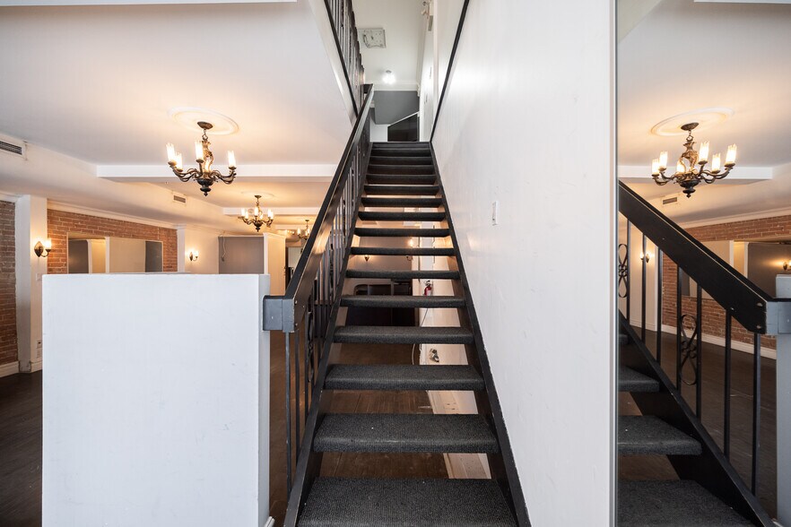 More Photos Of 1583 Rue Saint-Hubert, Montréal Storefront Retail Office For Sale