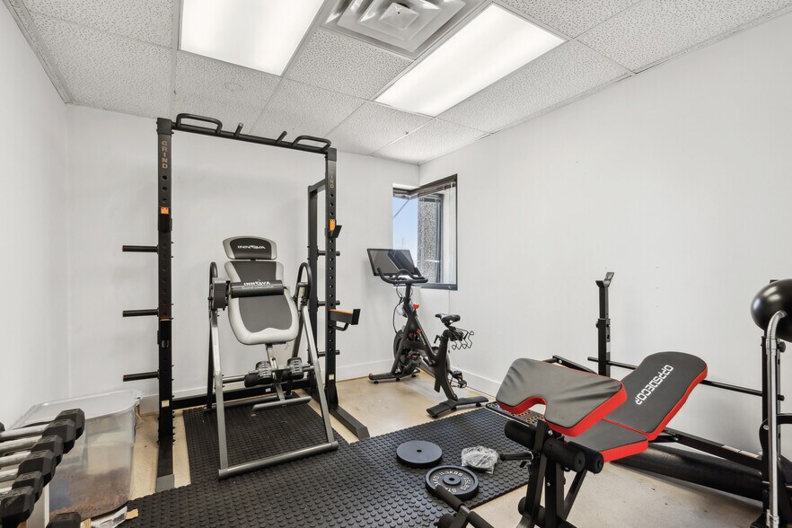 More Photos Of 3514 Easy St, Dallas Flex For Sale