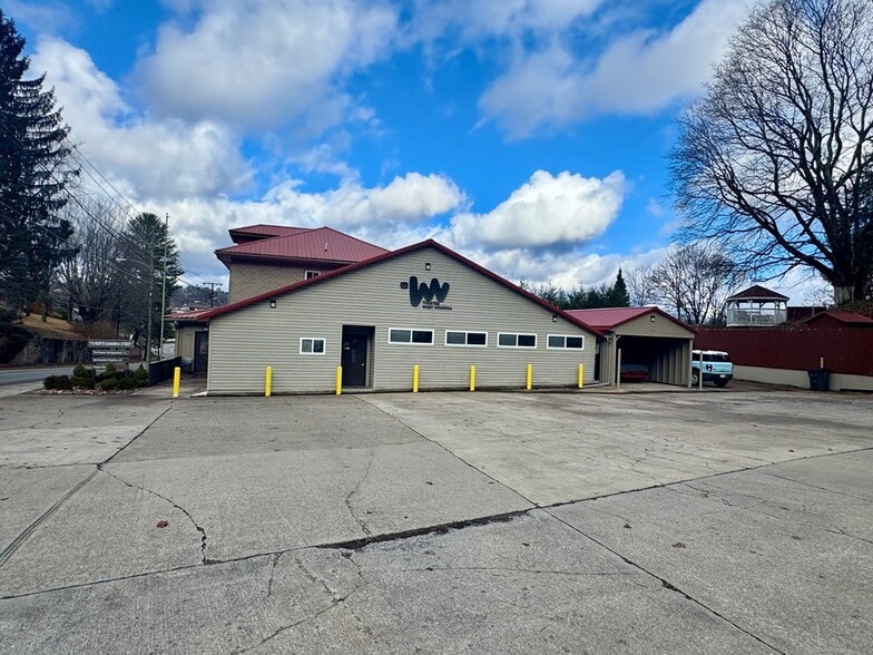 More Photos Of 715 N Kanawha St, Beckley Freestanding For Lease
