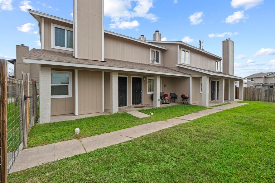 Primary Photo Of 6913 Wentworth Dr, Austin Multifamily For Sale