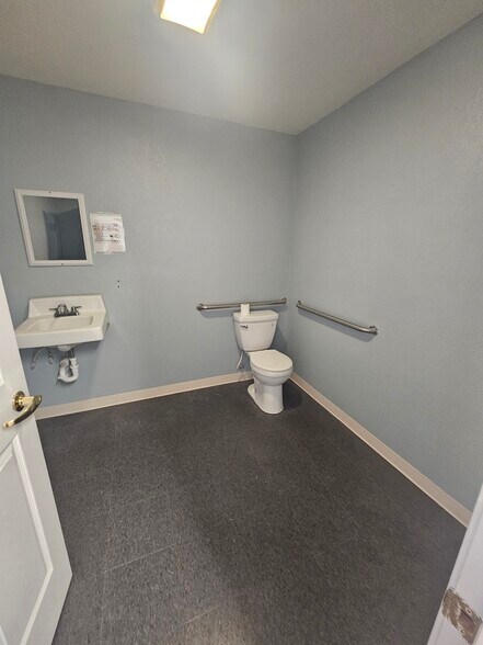 More Photos Of 2695 Henry St, Muskegon Storefront For Lease