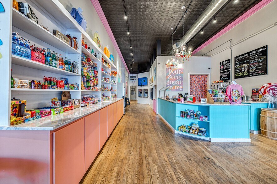 More Photos Of 17 W Beauregard Ave, San Angelo General Retail For Sale