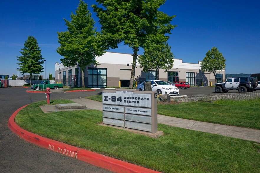 More Photos Of 1020-1080 NW Corporate Dr, Troutdale Unknown For Lease