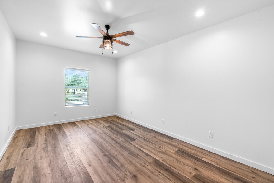 More Photos Of 1540 W Long St, Stephenville Apartments For Sale