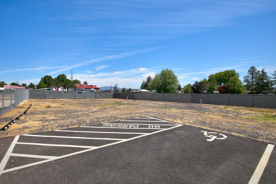 More Photos Of 223 NW Oneil way, Redmond Shelter For Sale