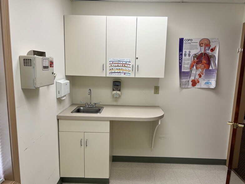 More Photos Of 123 Broadway St, Colchester Medical For Lease