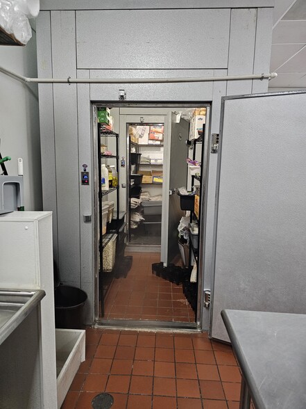 More Photos Of 211 Providence Rd, Chesapeake General Retail For Sale