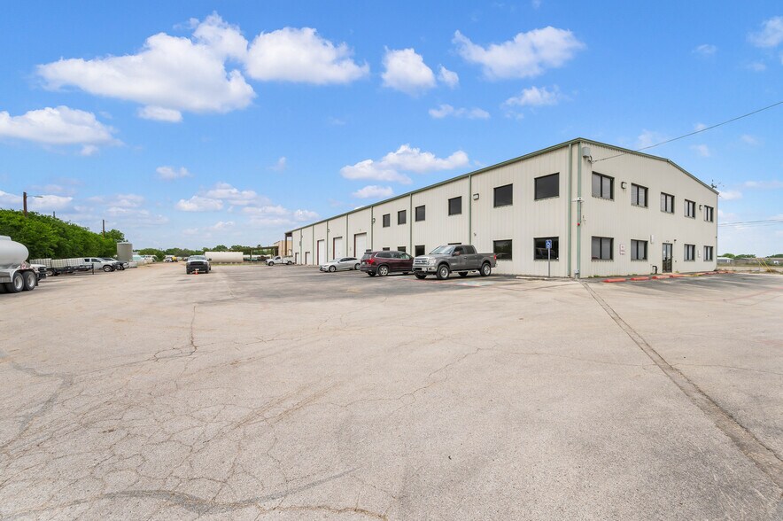 More Photos Of 2375 Walsh Rd, San Antonio Manufacturing For Sale
