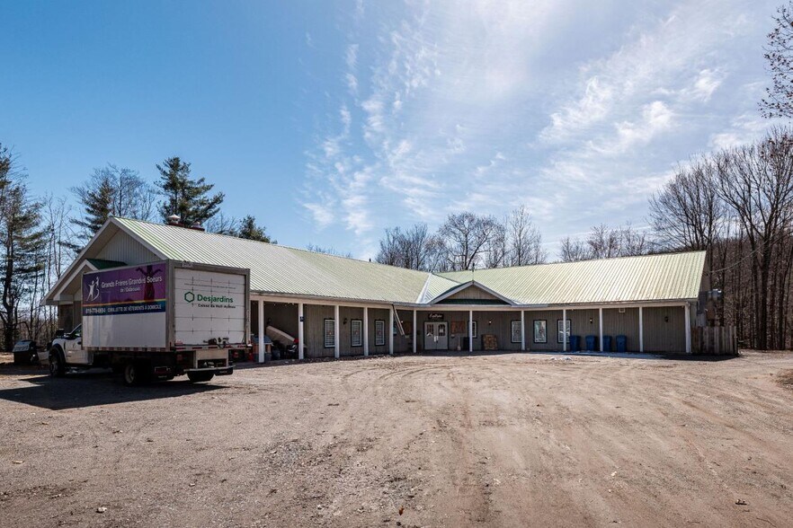 562 Doherty Ch, Lange Gardien, QC J8L 0T4 General Retail For Sale