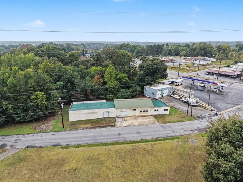 More Photos Of 427 W Gene Hairston St, Madison Auto Repair For Sale