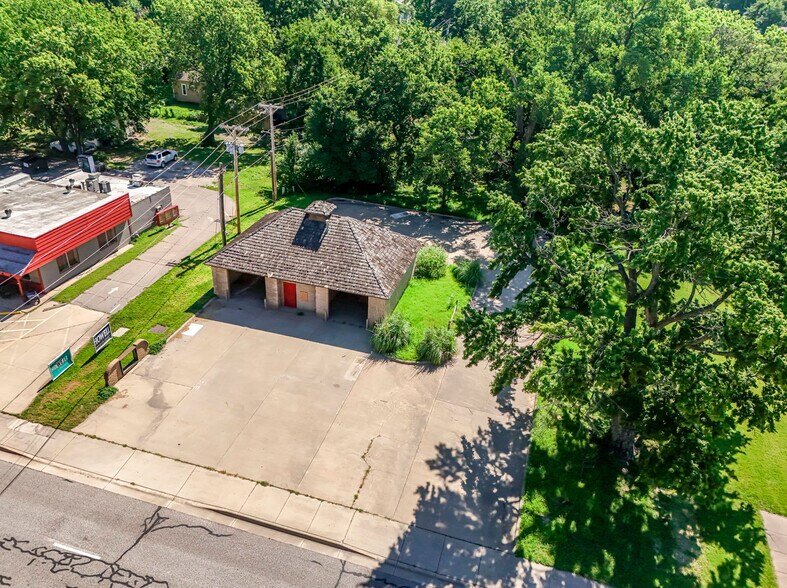 More Photos Of 220 N 2nd Ave, Mulvane Carwash For Sale