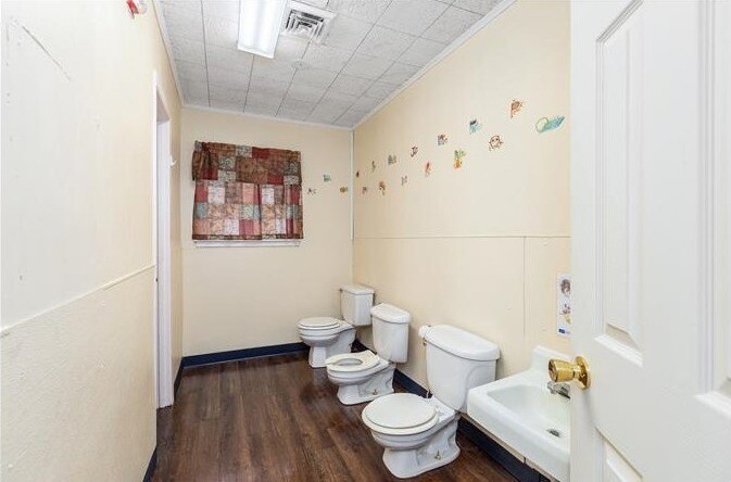 More Photos Of 806 Pershing Ave, Lufkin Daycare Center For Sale