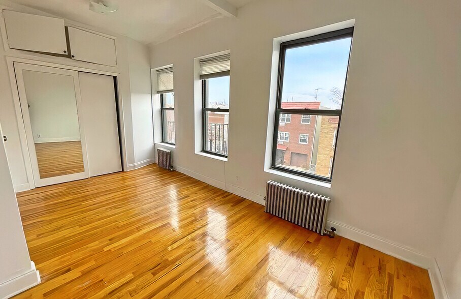 More Photos Of 3141 44th St, Astoria Apartments For Sale