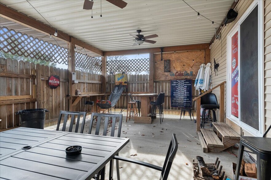 More Photos Of 104 Taylorville Rd, Taylorville Restaurant For Sale