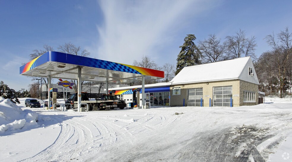 More Photos Of 1049 N Main St, White River Junction General Retail For Sale