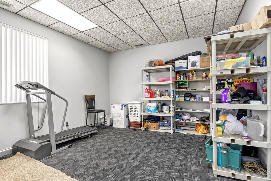 More Photos Of 24724 Lahser Rd, Southfield Office For Sale