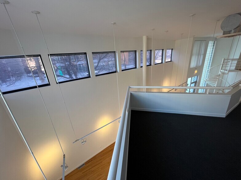 More Photos Of 740 N Ogden Ave, Chicago Office Residential For Lease