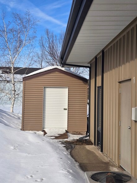 More Photos Of 1123 N 42nd St, Grand Forks Office For Sale