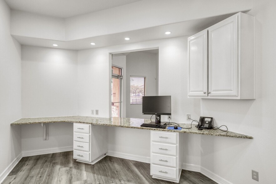 More Photos Of 5727 W I-10 Fwy, San Antonio Office For Lease