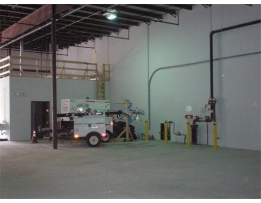 More Photos Of 147 Revolutionary Dr, East Taunton Warehouse For Lease