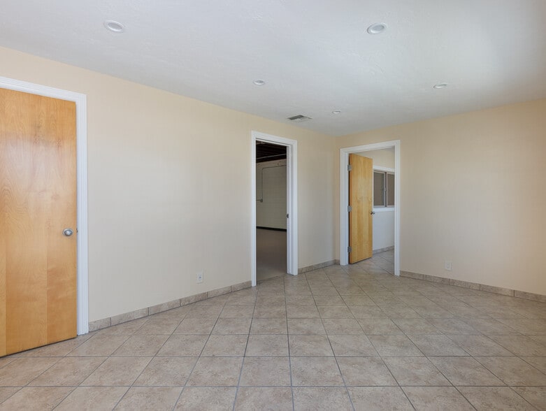 More Photos Of 11708 Inglewood Ave, Hawthorne Warehouse For Sale