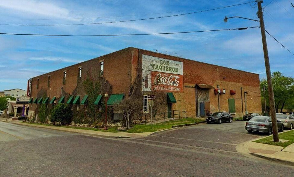 More Photos Of 2629 N Main St, Fort Worth Restaurant For Sale